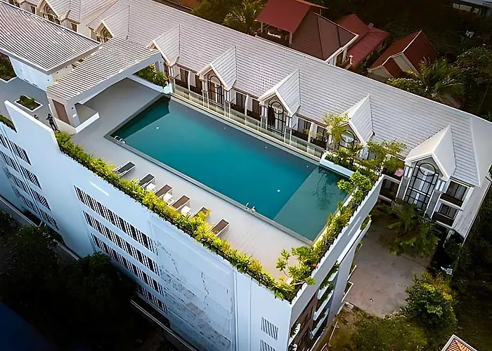 Sky Park Condotel & Hotel 4*